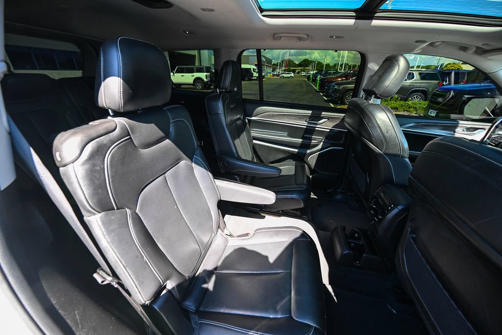 Used 2022 Jeep Grand Cherokee L Limited w/ Luxury Tech Group II AWD/4WD image 29