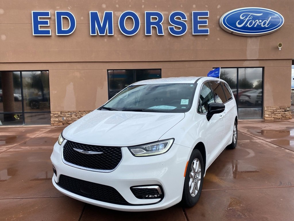 Used 2024 Chrysler Pacifica Touring-L