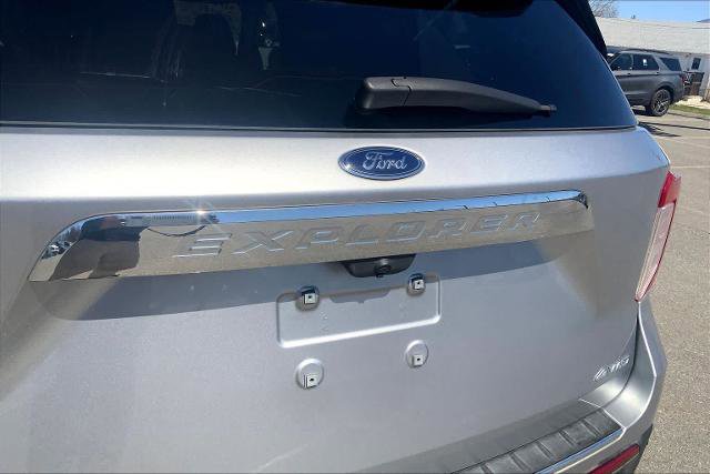 Certified 2021 Ford Explorer Limited AWD/4WD image 10