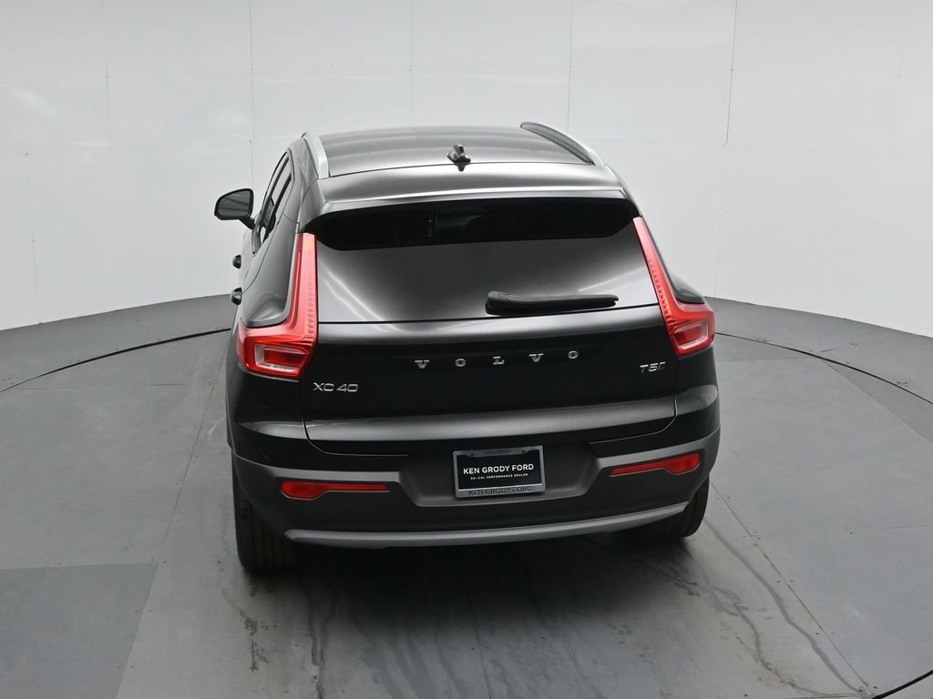 Used 2022 Volvo XC40 T5 Momentum image 39