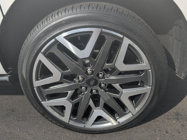 Certified 2025 Ford Expedition Max Platinum w/ Platinum Ultimate Package AWD/4WD image 11