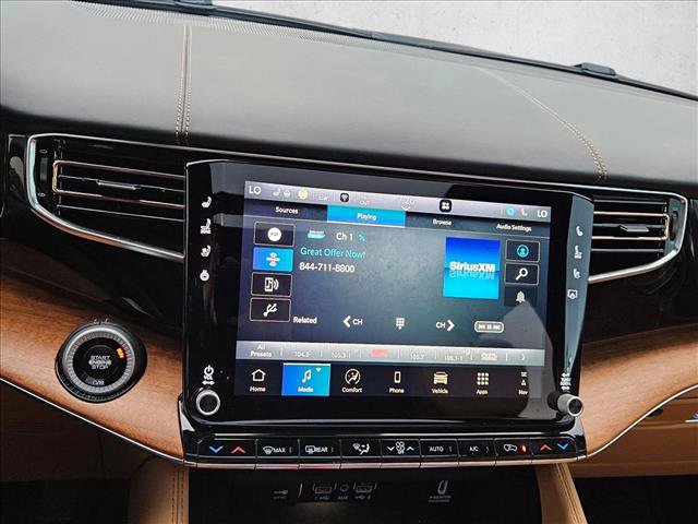 Used 2024 Jeep Grand Wagoneer Series III AWD/4WD image 11