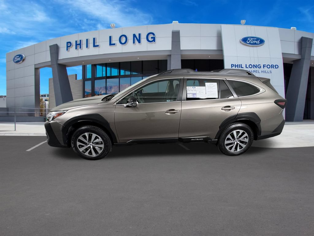 Used 2023 Subaru Outback Premium AWD/4WD image 2