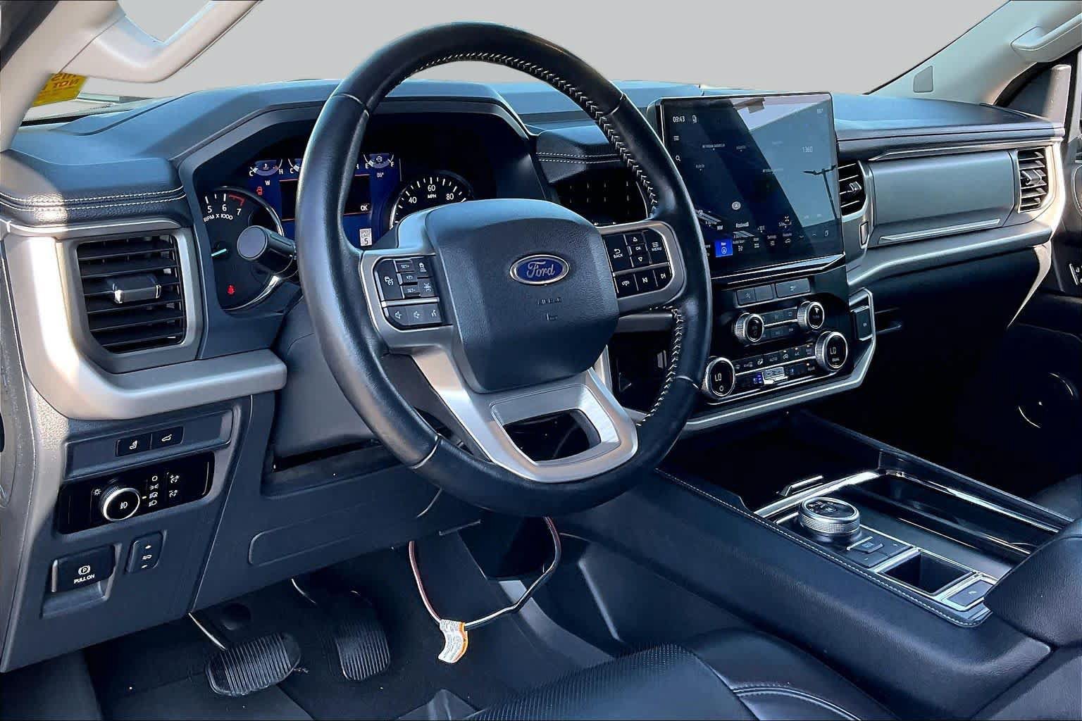 Certified 2024 Ford Expedition XLT RWD image 16