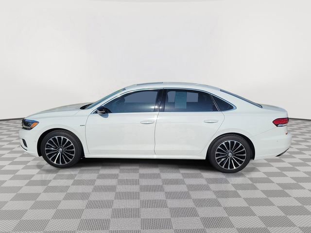 Used 2022 Volkswagen Passat 2.0T FWD image 2