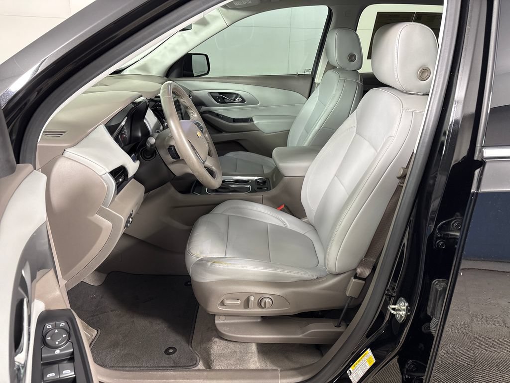 Used 2020 Chevrolet Traverse LT w/ LT Premium Package FWD image 29