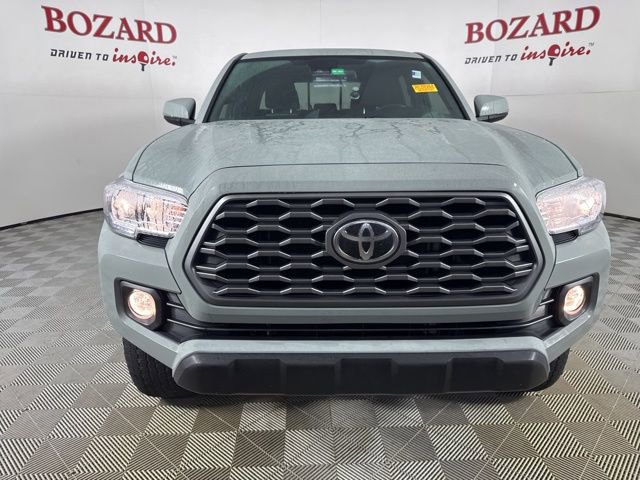 Used 2022 Toyota Tacoma TRD Off-Road image 2