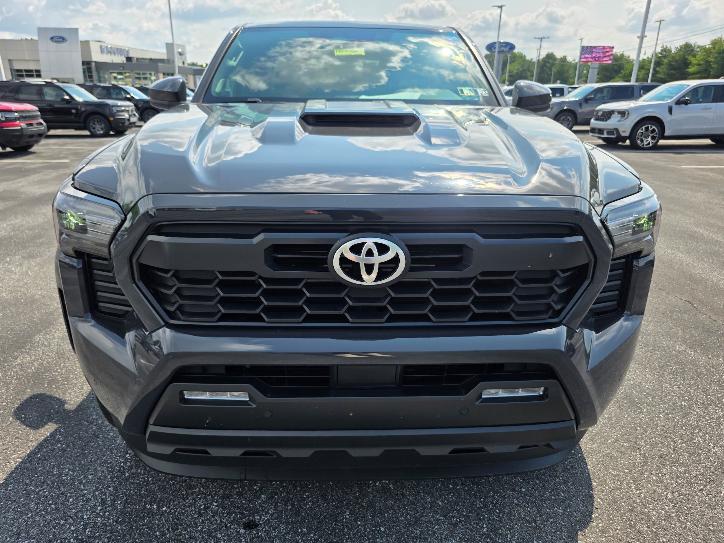 Used 2024 Toyota Tacoma TRD Sport w/ TRD Sport Upgrade Package AWD/4WD image 8