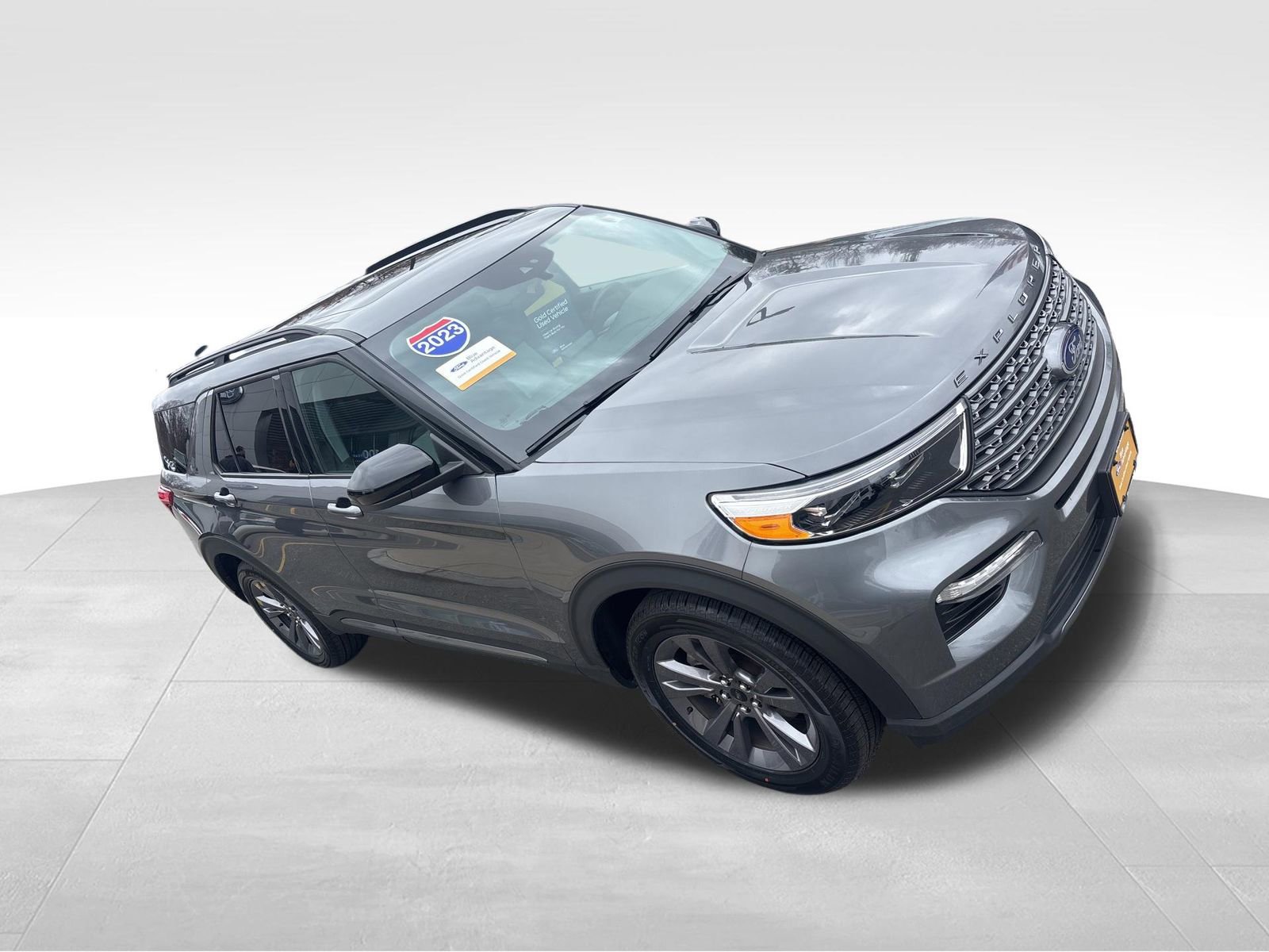 Certified 2023 Ford Explorer XLT w/ Equipment Group 202A AWD/4WD image 9