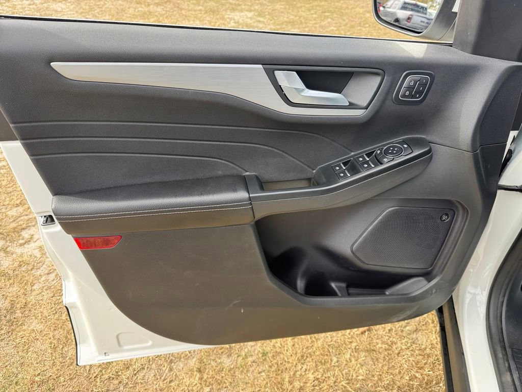 Certified 2024 Ford Escape Platinum w/ Premium Technology Package image 29