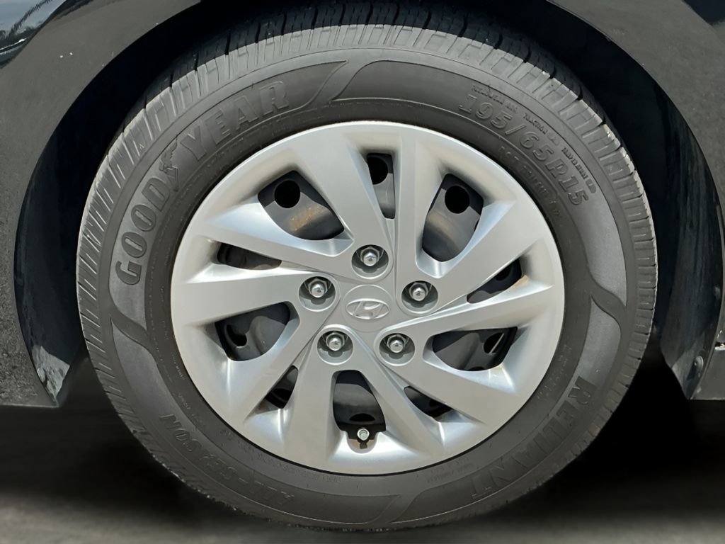 Used 2020 Hyundai Elantra SE image 20