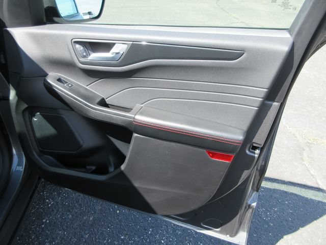 Certified 2025 Ford Escape ST-Line Select AWD/4WD image 15