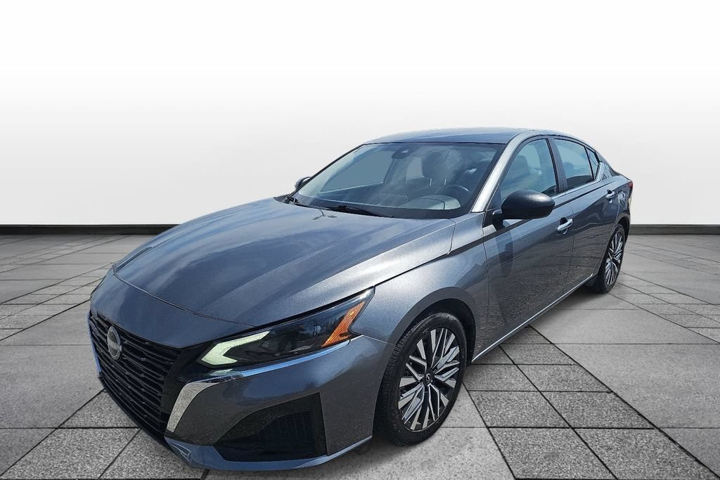 Used 2024 Nissan Altima 2.5 SV FWD image 1
