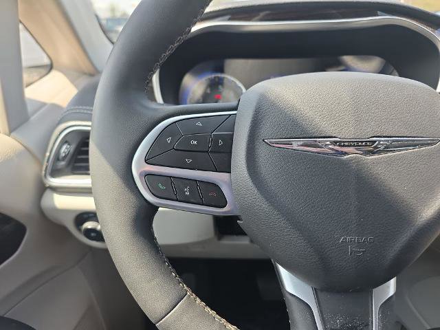 Used 2024 Chrysler Pacifica Limited FWD image 27
