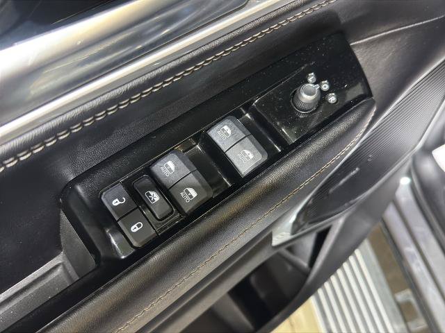 Used 2023 Jeep Wagoneer L Series III w/ Premium Group I AWD/4WD image 12