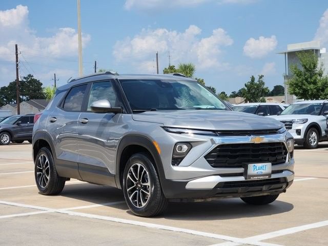 Used 2025 Chevrolet TrailBlazer LT AWD/4WD image 3