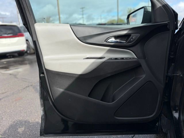 Used 2020 Chevrolet Equinox LS image 25