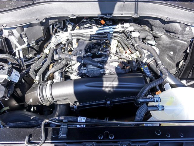 Certified 2025 Ford Explorer Active image 33