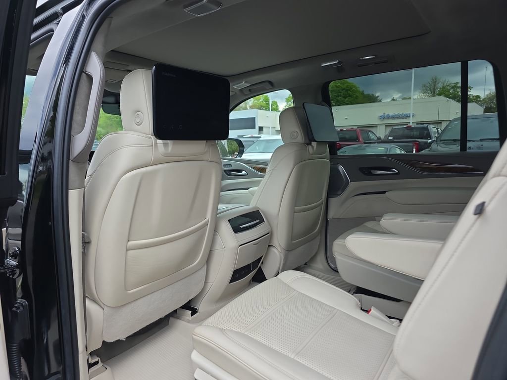 Used 2022 Cadillac Escalade ESV Premium Luxury Platinum AWD/4WD image 18