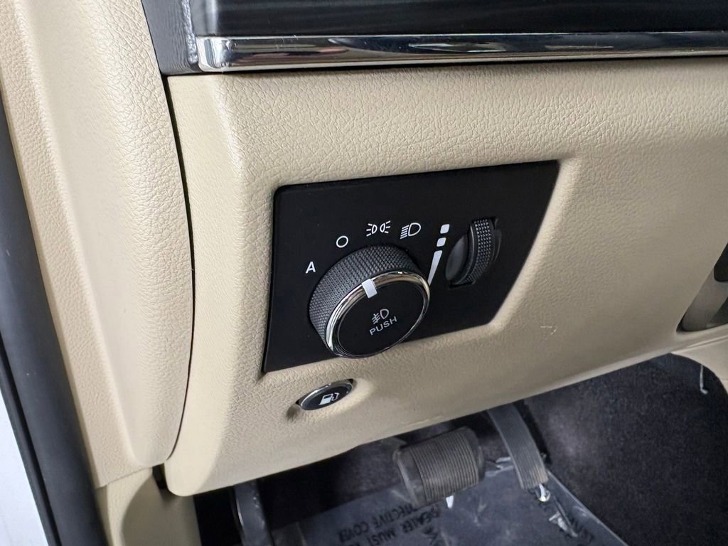 Used 2019 Jeep Grand Cherokee Limited AWD/4WD image 13
