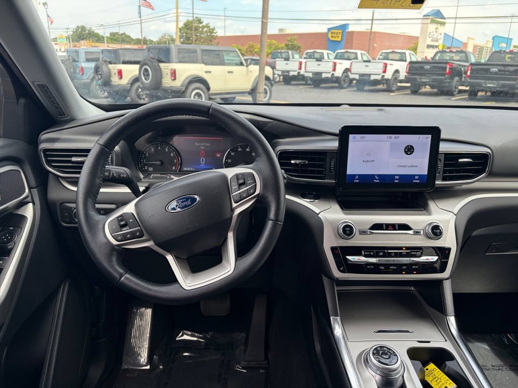 Certified 2022 Ford Explorer XLT w/ Equipment Group 202A AWD/4WD image 9