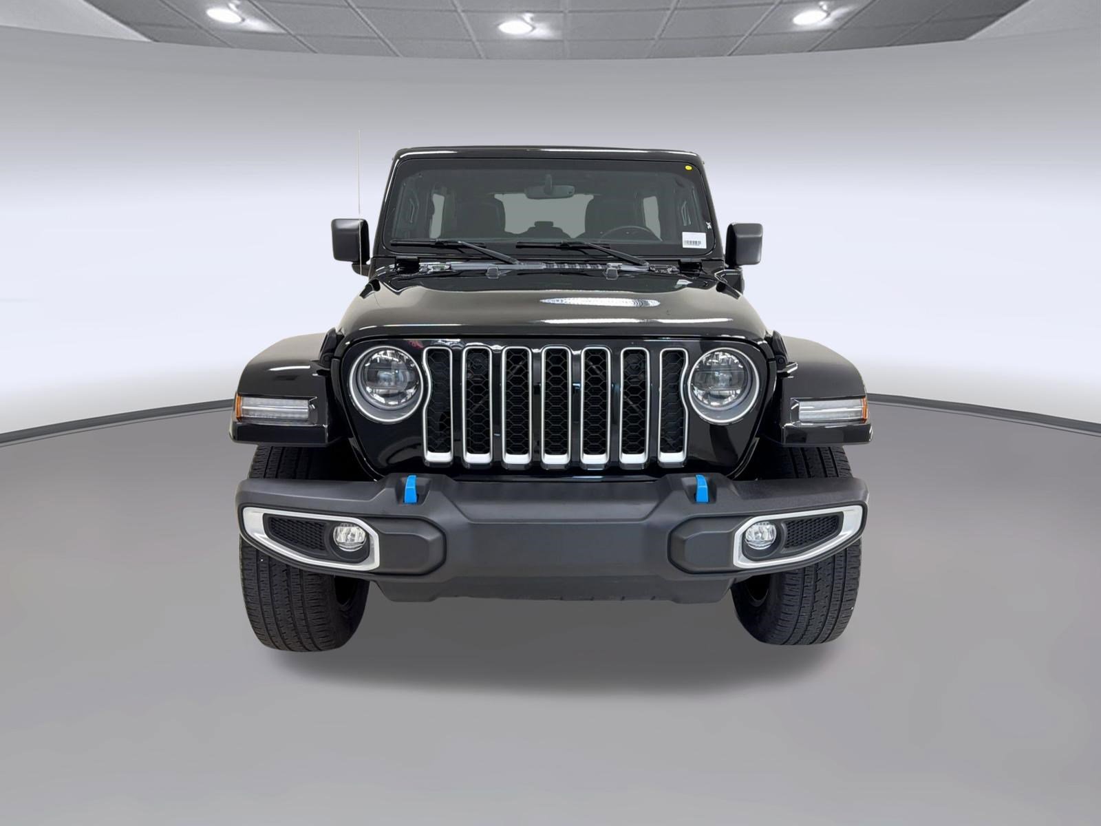Used 2023 Jeep Wrangler Unlimited Sahara w/ Cold Weather Group AWD/4WD image 6