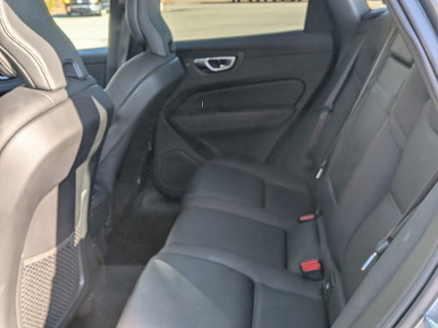 Used 2020 Volvo XC60 T5 Momentum w/ Protection Package Premier image 29