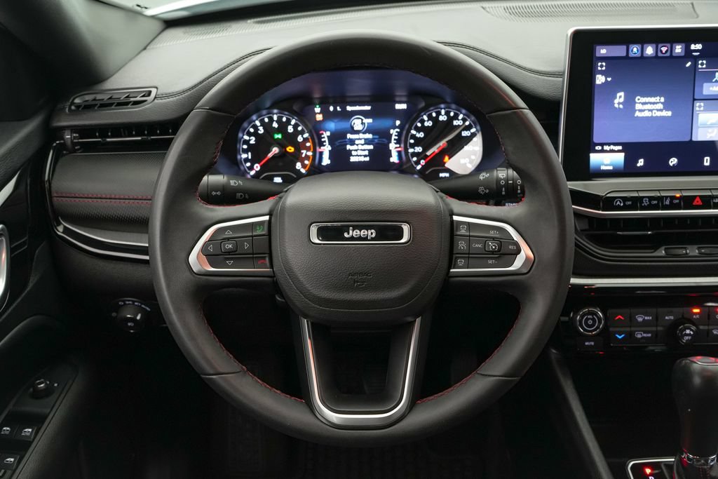 Used 2025 Jeep Compass Trailhawk AWD/4WD image 17