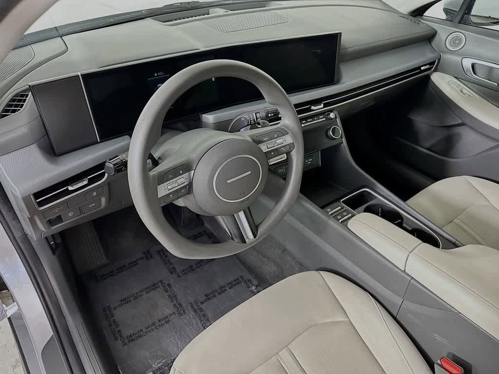 Used 2025 Hyundai Sonata SEL FWD image 2