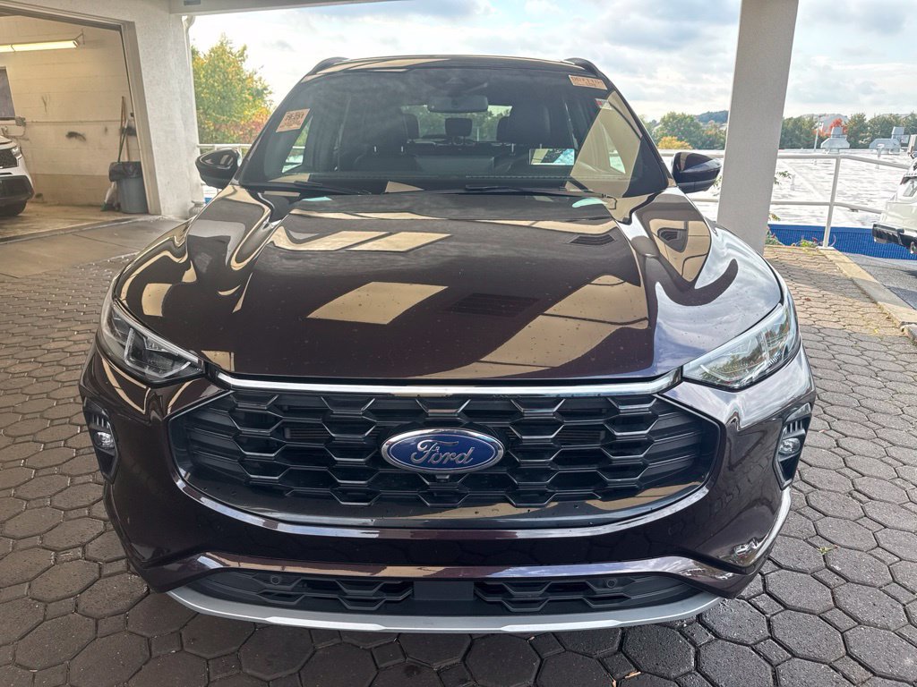 Certified 2023 Ford Escape ST-Line Elite w/ Premium Technology Package AWD/4WD image 2