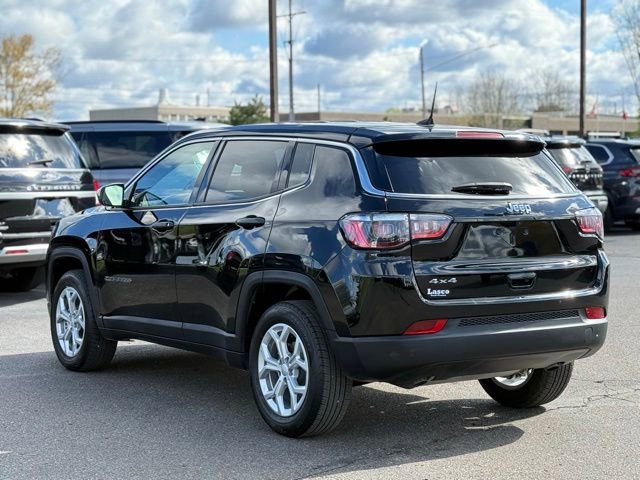 Used 2024 Jeep Compass Sport AWD/4WD image 41