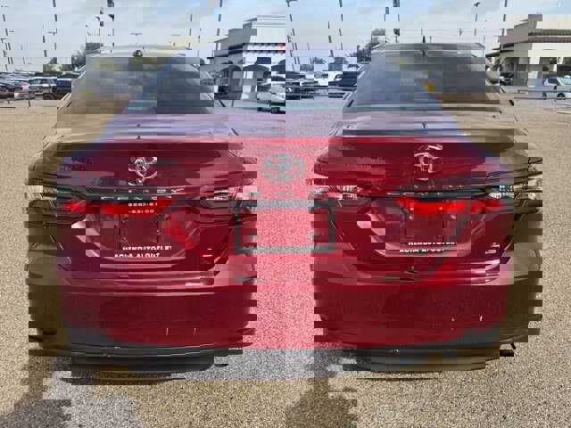 Used 2022 Toyota Camry LE image 3