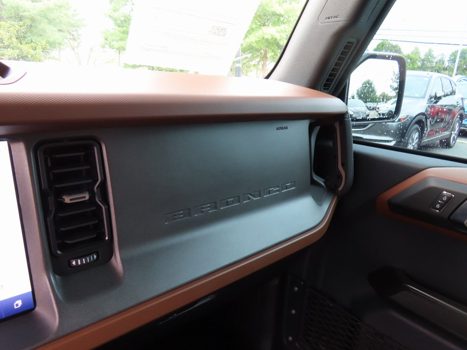 Certified 2024 Ford Bronco Outer Banks image 18