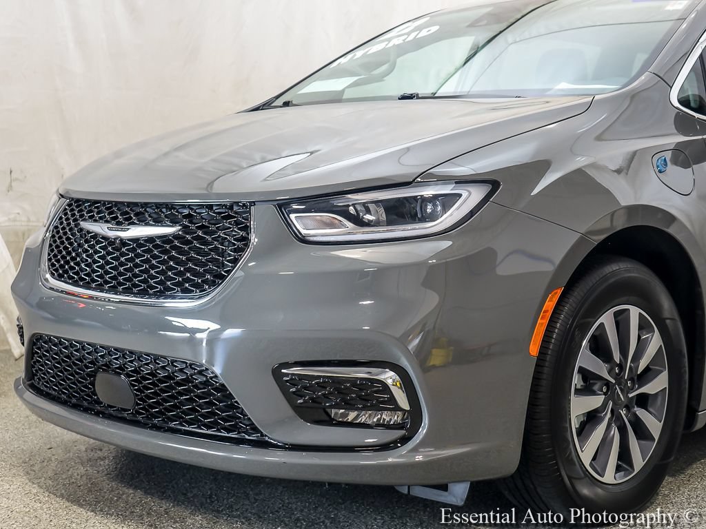 Used 2022 Chrysler Pacifica Touring-L FWD image 4