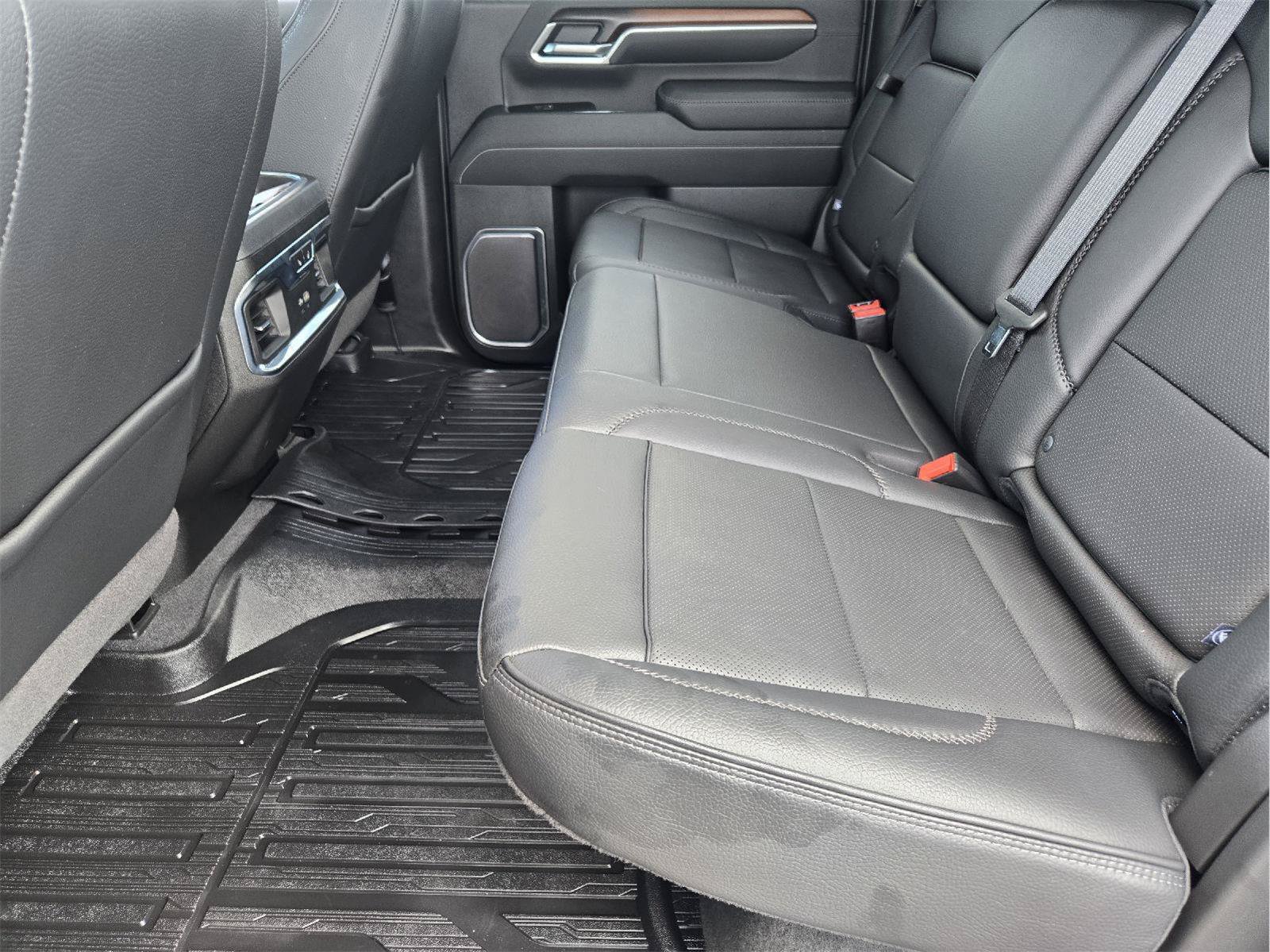 Used 2025 GMC Sierra 2500 Denali w/ Denali Reserve Package AWD/4WD image 29
