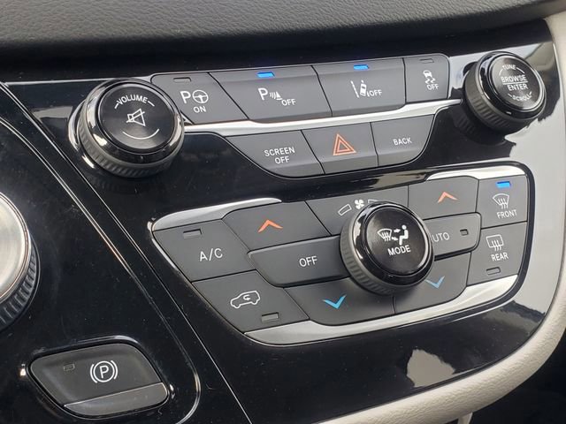 Used 2017 Chrysler Pacifica Touring-L Plus w/ Advanced Safetytec Group image 19