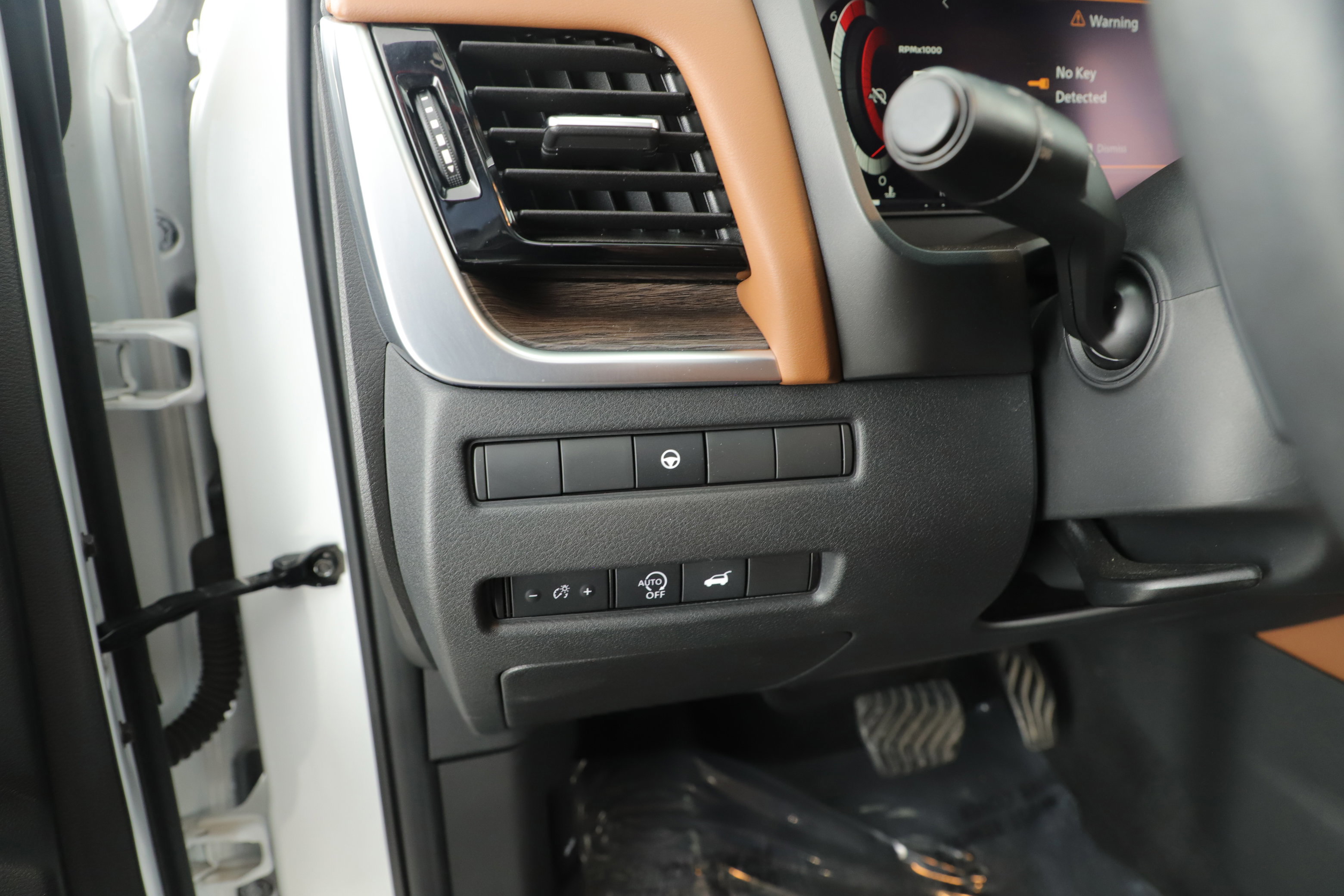 Used 2024 Nissan Rogue Platinum image 10