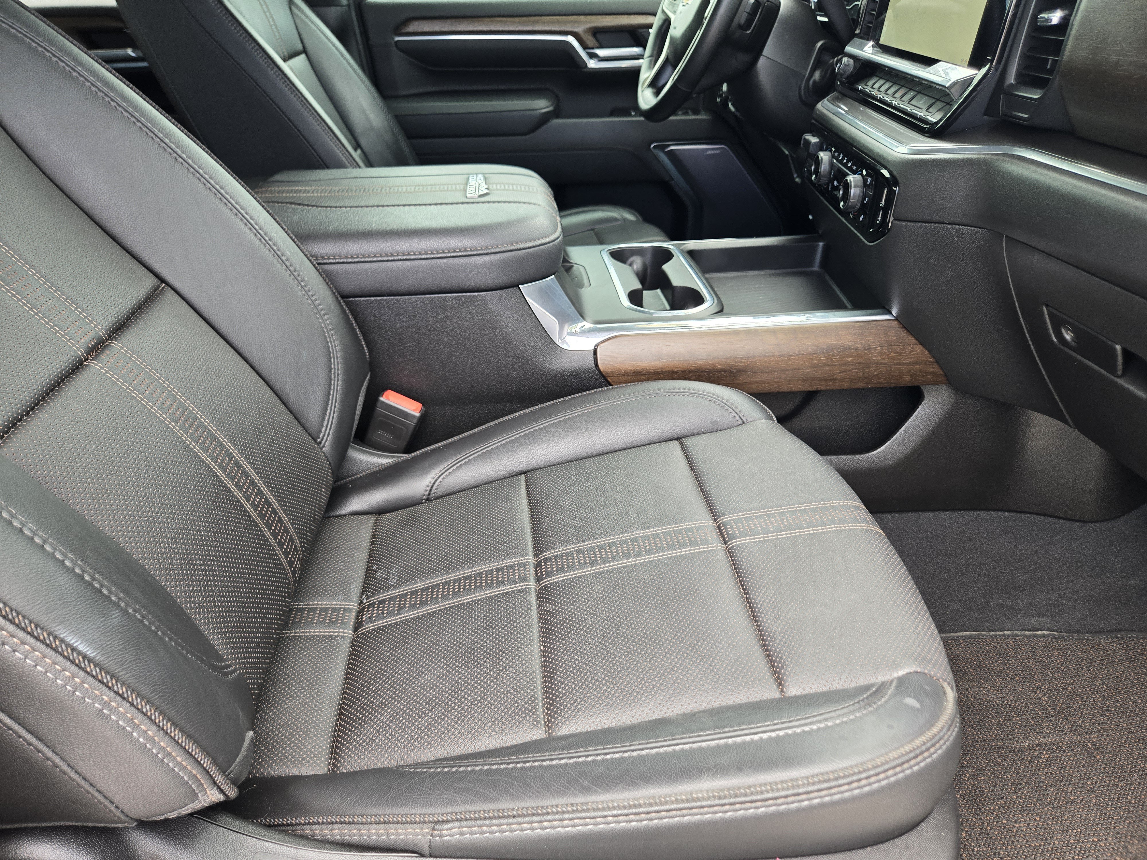 Used 2024 Chevrolet Silverado 2500 High Country w/ High Country Premium Package AWD/4WD image 16