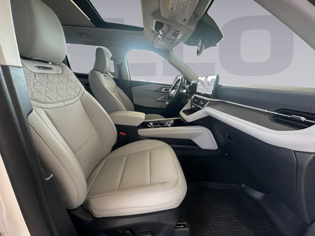 Certified 2025 Ford Explorer Platinum w/ Ultimate Package AWD/4WD image 17