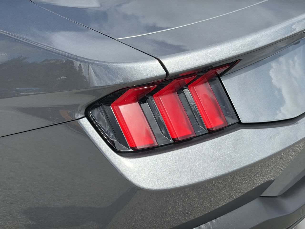 Certified 2024 Ford Mustang Coupe RWD image 7