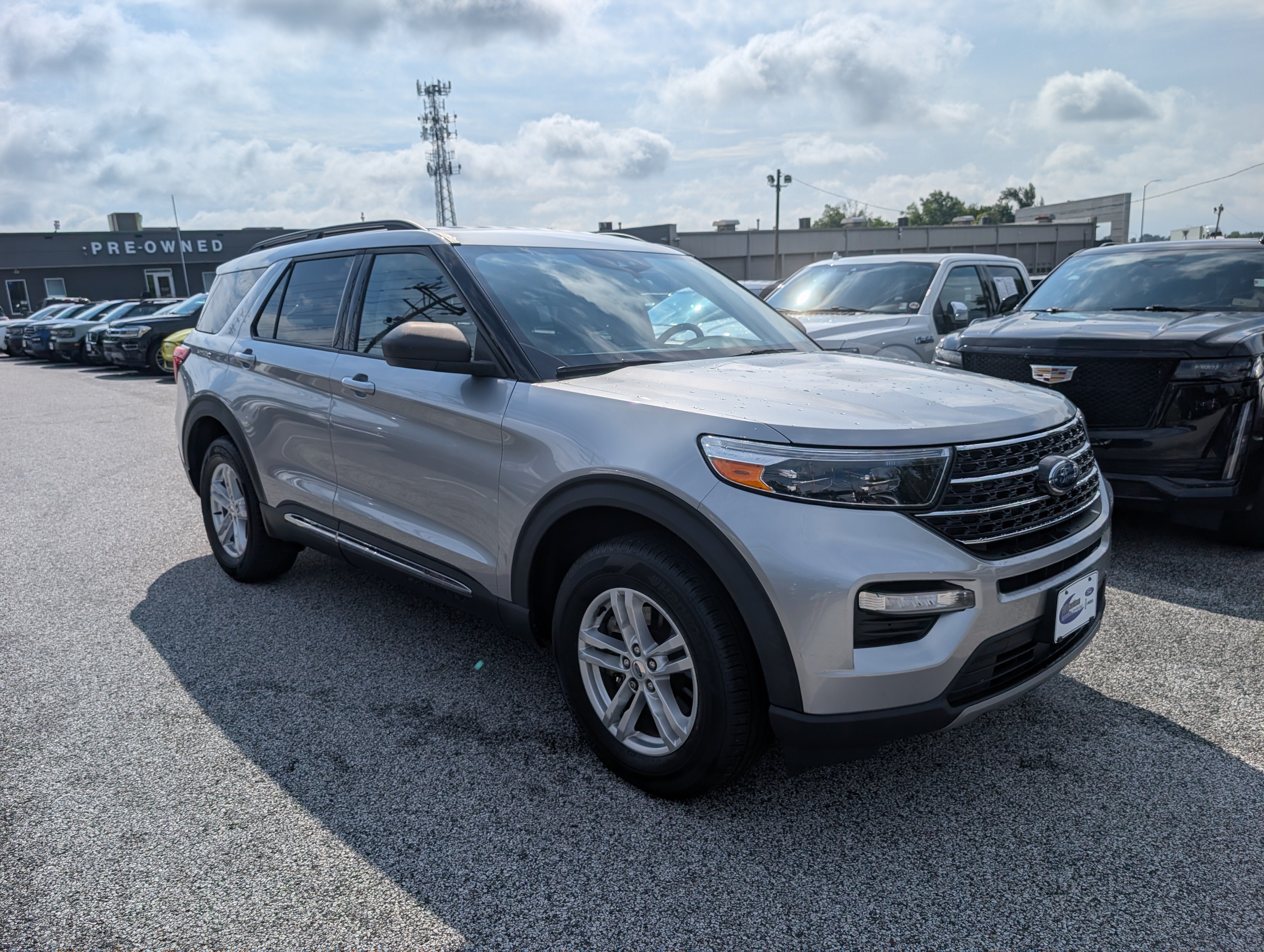 Certified 2020 Ford Explorer XLT w/ Equipment Group 202A AWD/4WD image 9