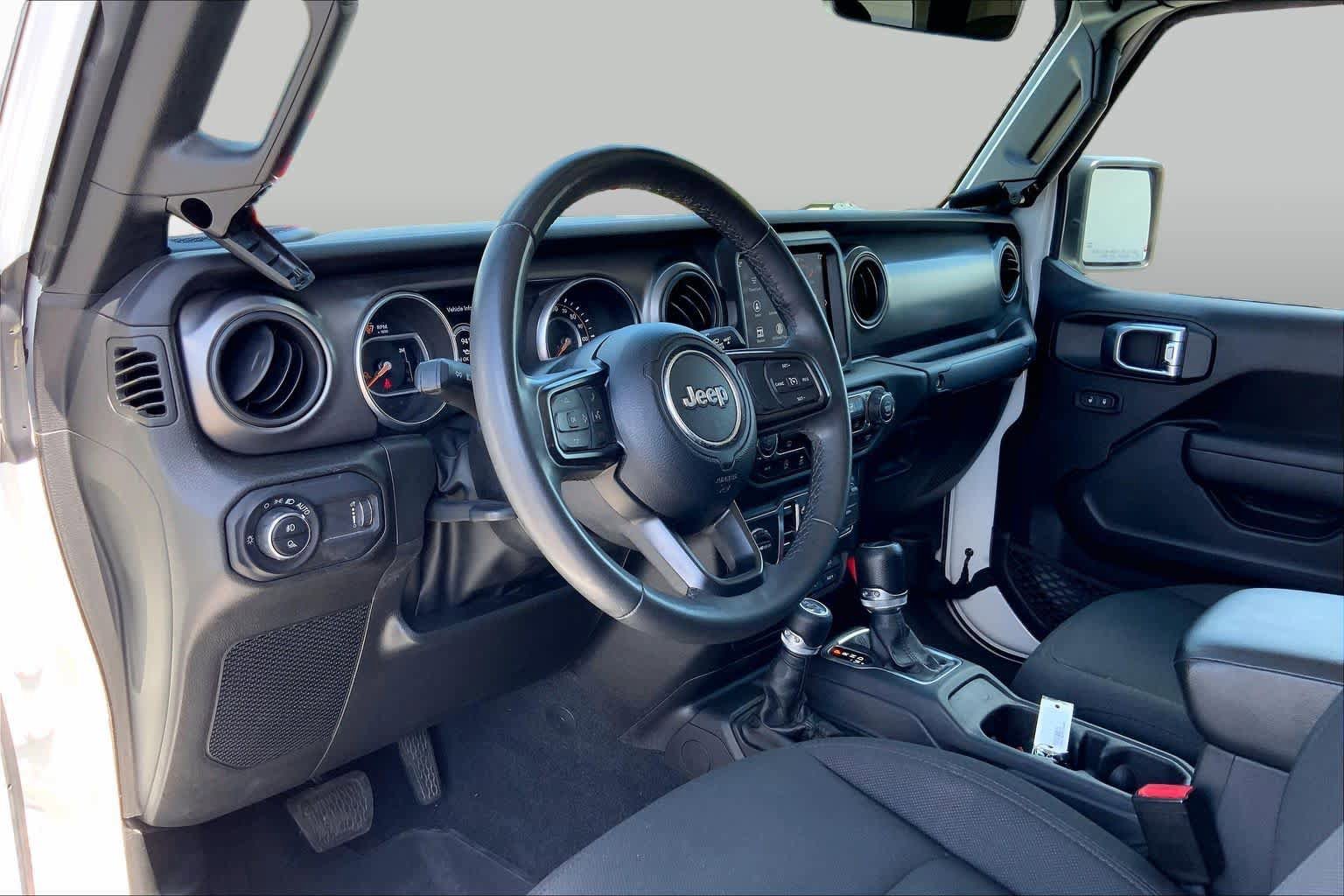 Used 2023 Jeep Gladiator Sport AWD/4WD image 17