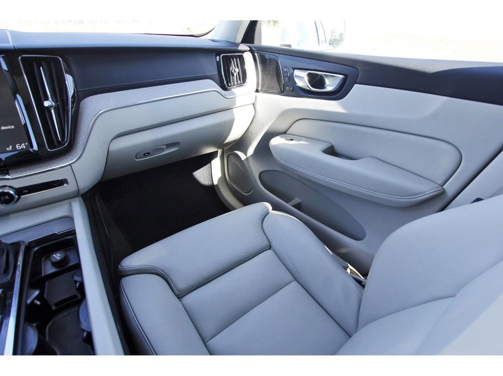Used 2020 Volvo XC60 T6 Inscription w/ Protection Package Premier image 13