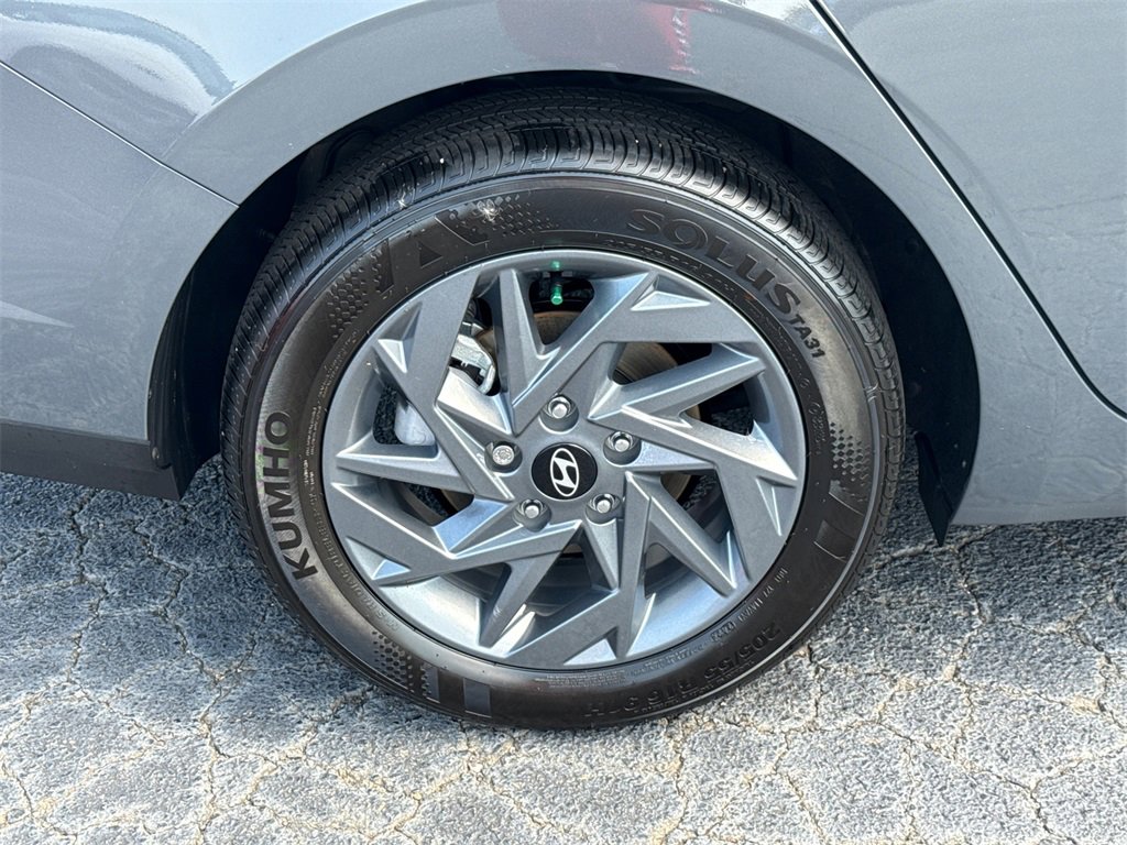 Used 2024 Hyundai Elantra SEL image 17