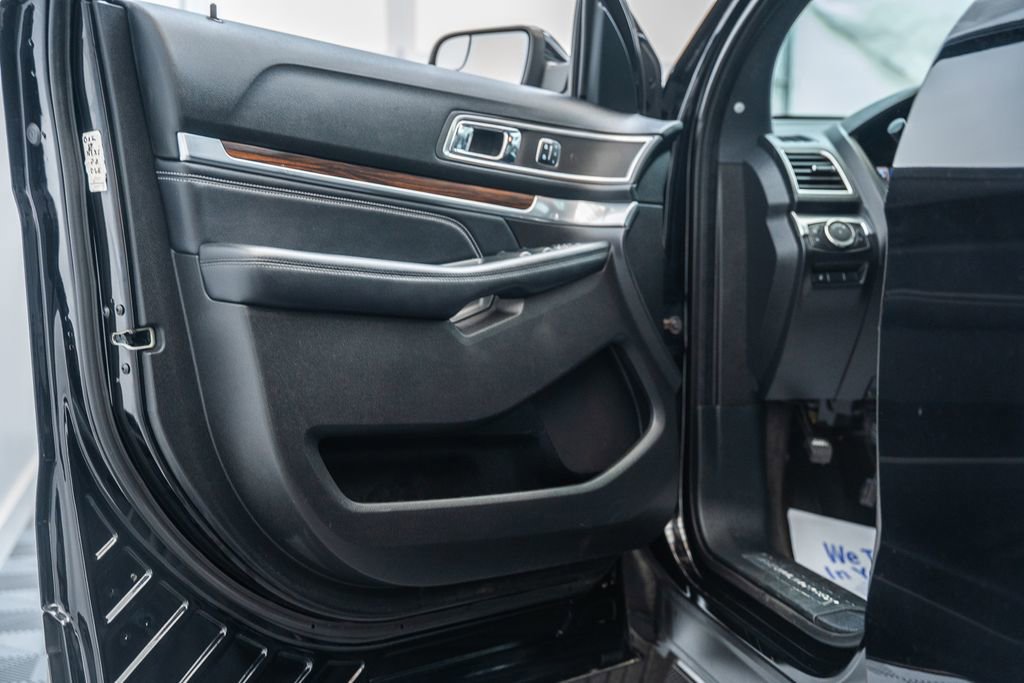 Certified 2018 Ford Explorer Limited AWD/4WD image 40