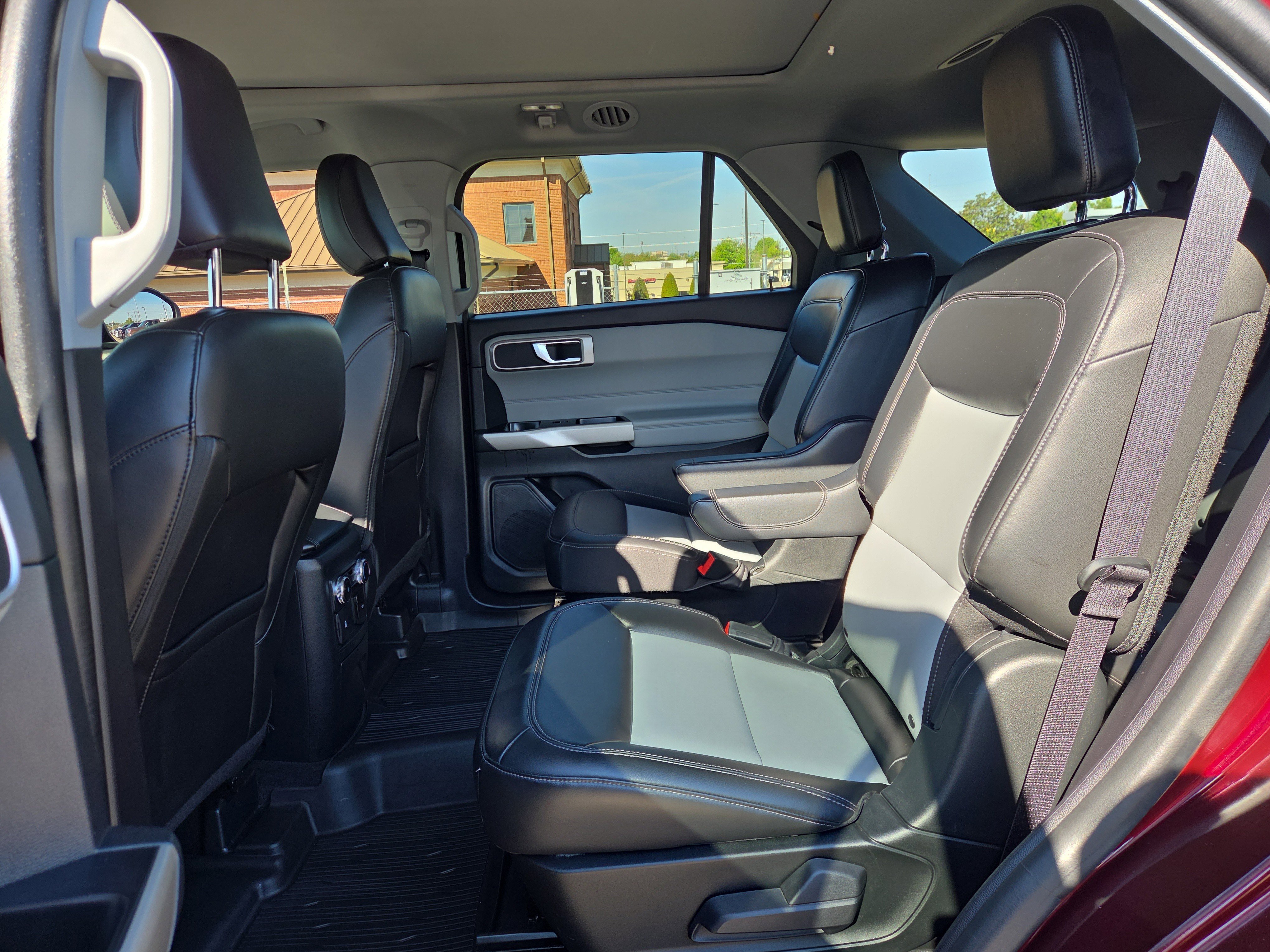 Certified 2022 Ford Explorer XLT w/ Equipment Group 202A AWD/4WD image 11