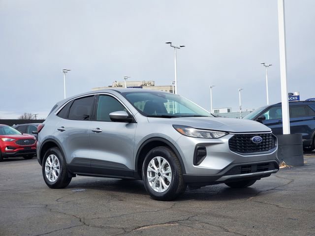 Certified 2023 Ford Escape Active w/ Tech Pack #2 AWD/4WD image 2