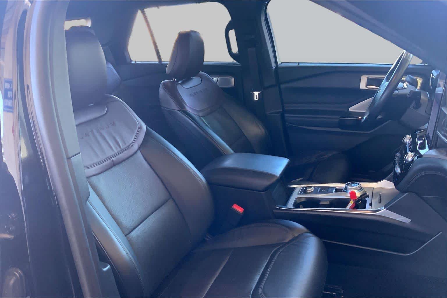 Certified 2023 Ford Explorer Platinum w/ Technology Package AWD/4WD image 9