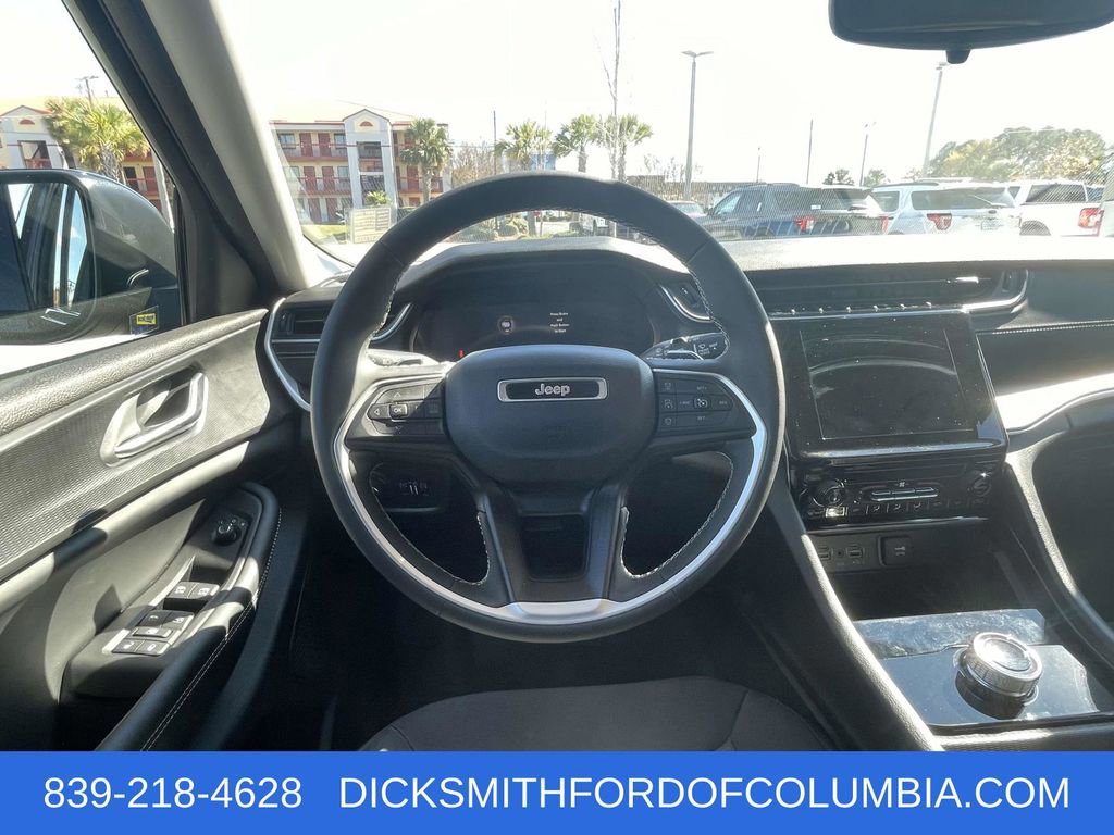 Used 2024 Jeep Grand Cherokee L Laredo image 13