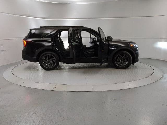 Certified 2025 Ford Explorer ST-Line w/ ST-Line Street Pack image 8